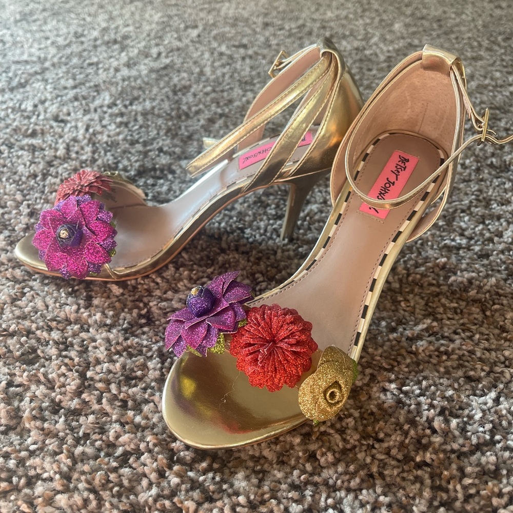 Betsey Johnson Floral Heels 🌸